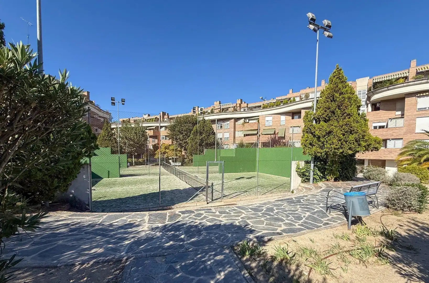 Vista exterior de Pis en venda en Rozas Centro