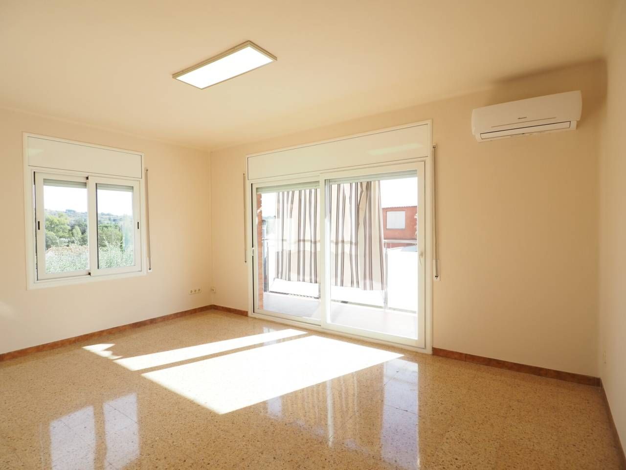 Flat to rent in Lliçà d'Amunt  with Air Conditioner and Heating
