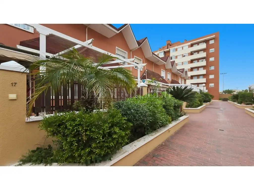 Vista exterior de Casa o chalet en venta en Elche / Elx con Aire acondicionado, Calefacción y Jardín privado