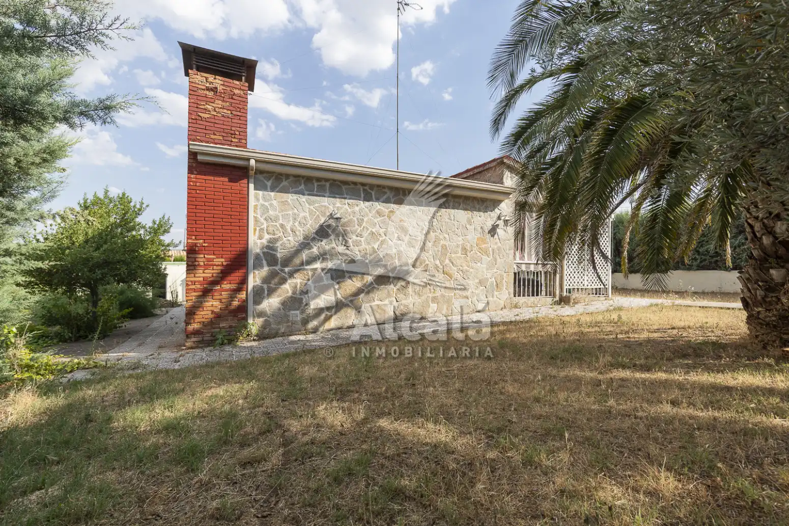 Vista exterior de Casa o xalet en venda en Torrejón del Rey amb Aire condicionat, Calefacció i Piscina
