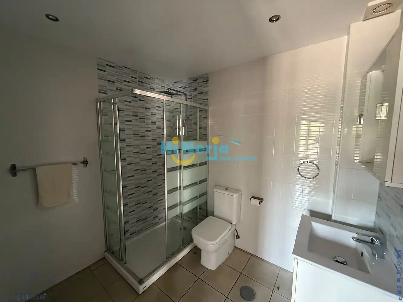 Baño de Apartamento en venta en Nerja con Terraza