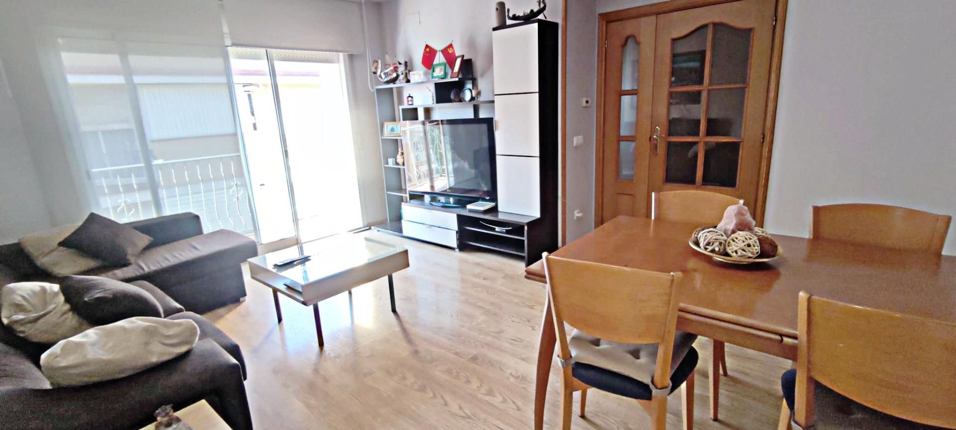 Sala d'estar de Pis en venda en Pineda de Mar amb Calefacció, Jardí privat i Terrassa