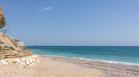 EXCLUSIVA PROPIEDAD CON AMPLIA TERRAZA Y A UN PASO DE LA FABULOSA PLAYA DEL PARAISO EN VILLAJOYOSA!