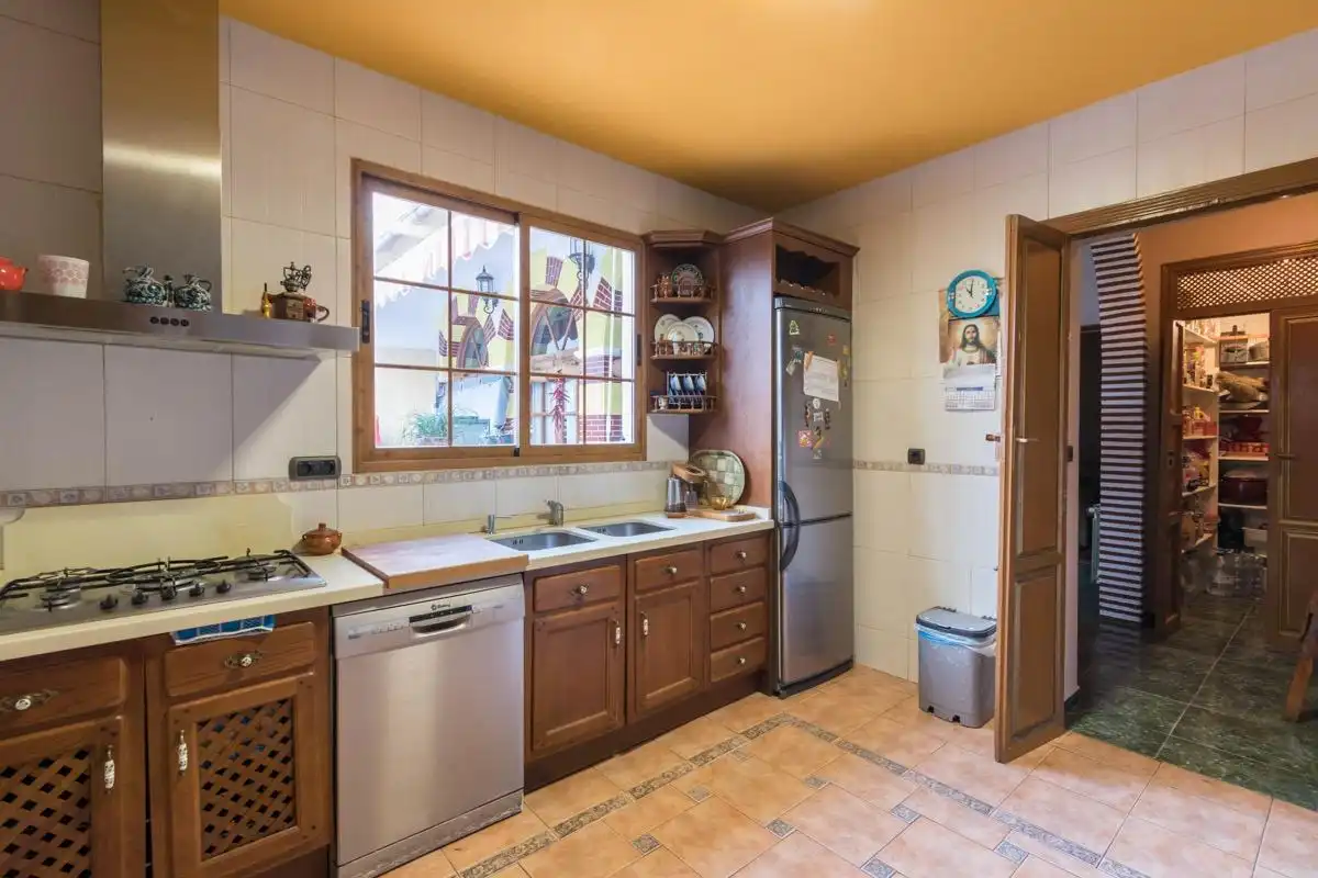 Cuina de Casa o xalet en venda en Albolote amb Calefacció, Jardí privat i Terrassa