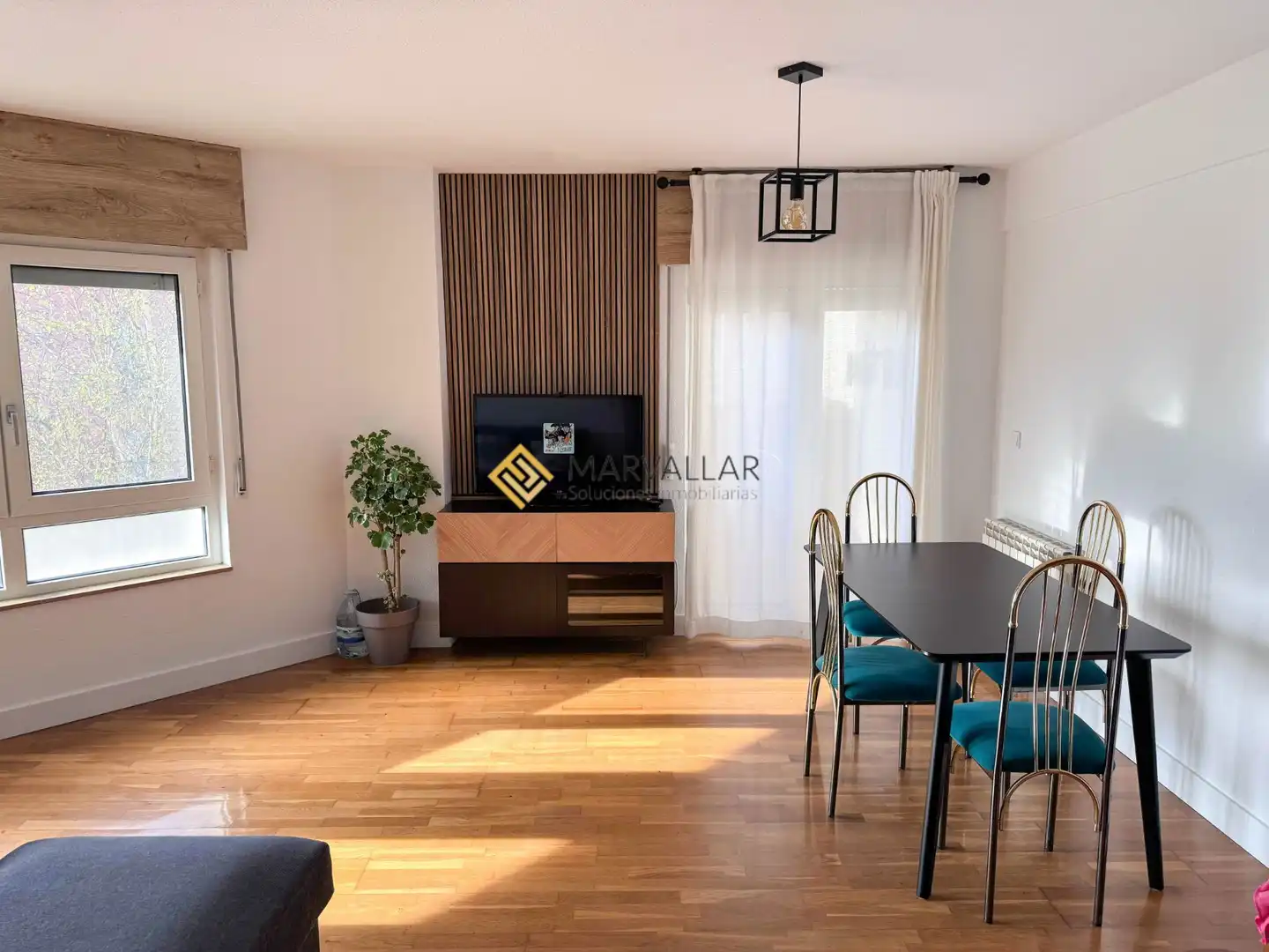Sala de estar de Dúplex de alquiler en Santa Cruz de Bezana con Calefacción, Terraza y Amueblado