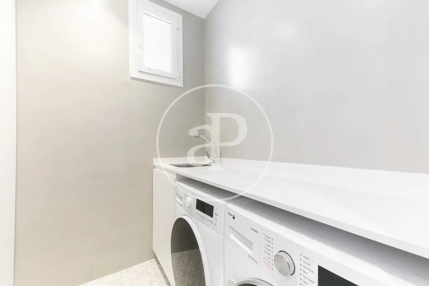 Baño de Piso de alquiler en Barcelona con Aire acondicionado, Calefacción y Amueblado