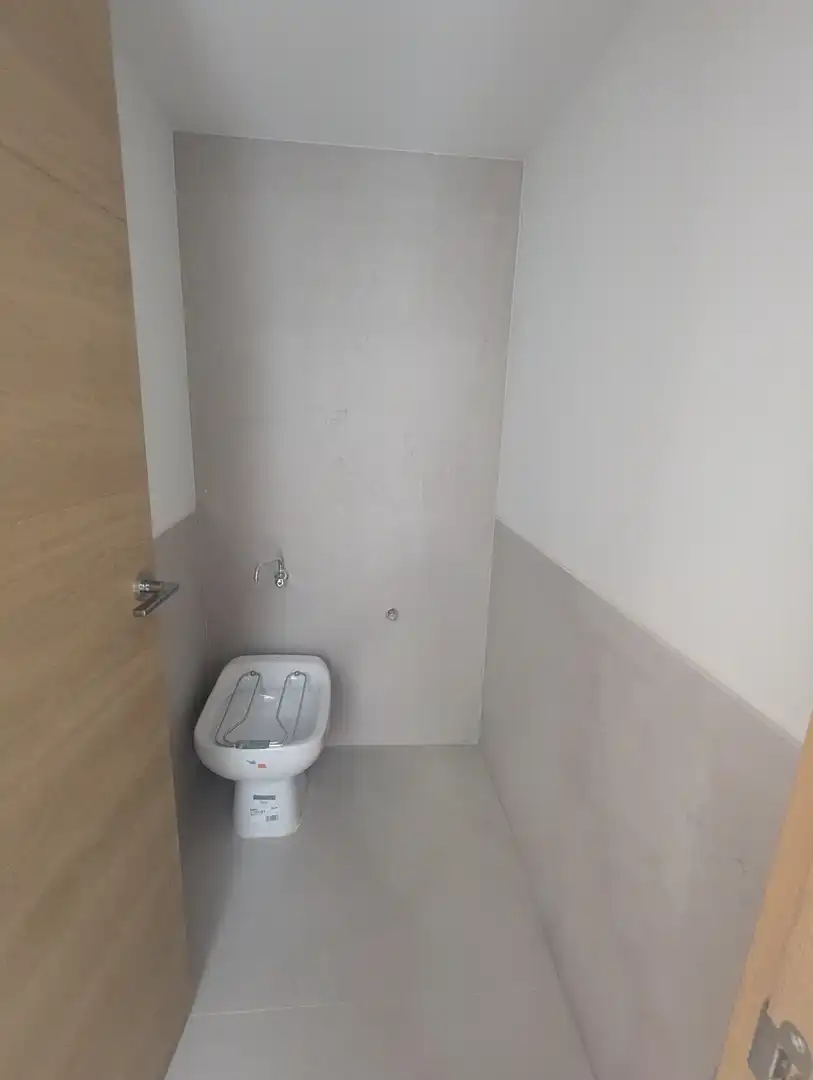 Bathroom of Commercial properties for rent in Alaquàs