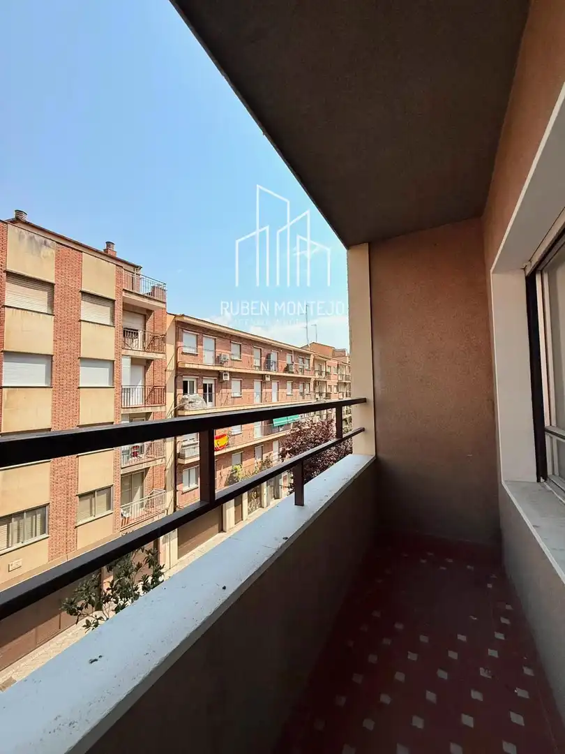 Außenansicht von Wohnung zur Miete in Salamanca mit Heizung, Terrasse und Möbliert