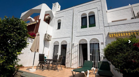 Foto 2 de Casa adosada en venda a Capistrano, Nerja