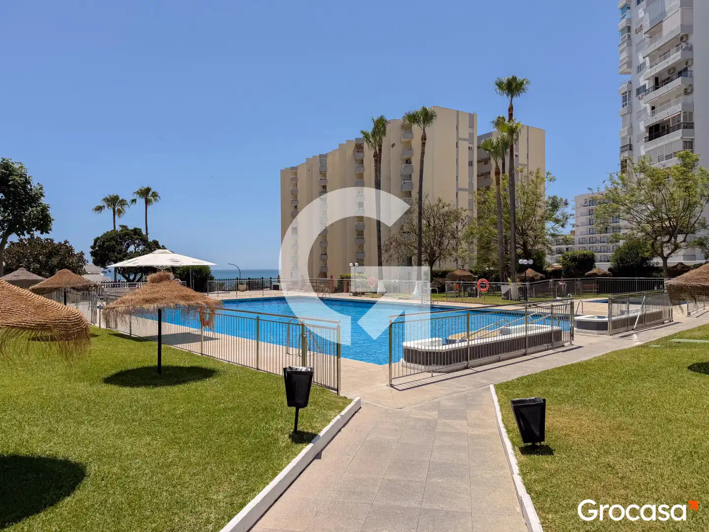 Piscina de Piso en venta en Benalmádena con Aire acondicionado, Jardín privado y Terraza