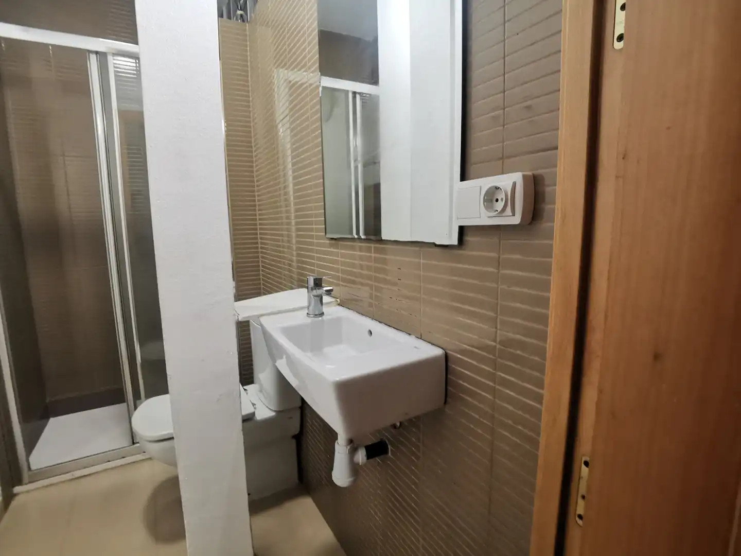 Bathroom of Flat for rent in Barcelona  with Air Conditioner, Parquet flooring and Furnished