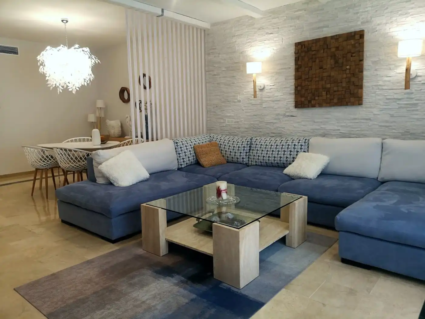 Sala de estar de Casa adosada de alquiler en Marbella con Aire acondicionado, Jardín privado y Terraza