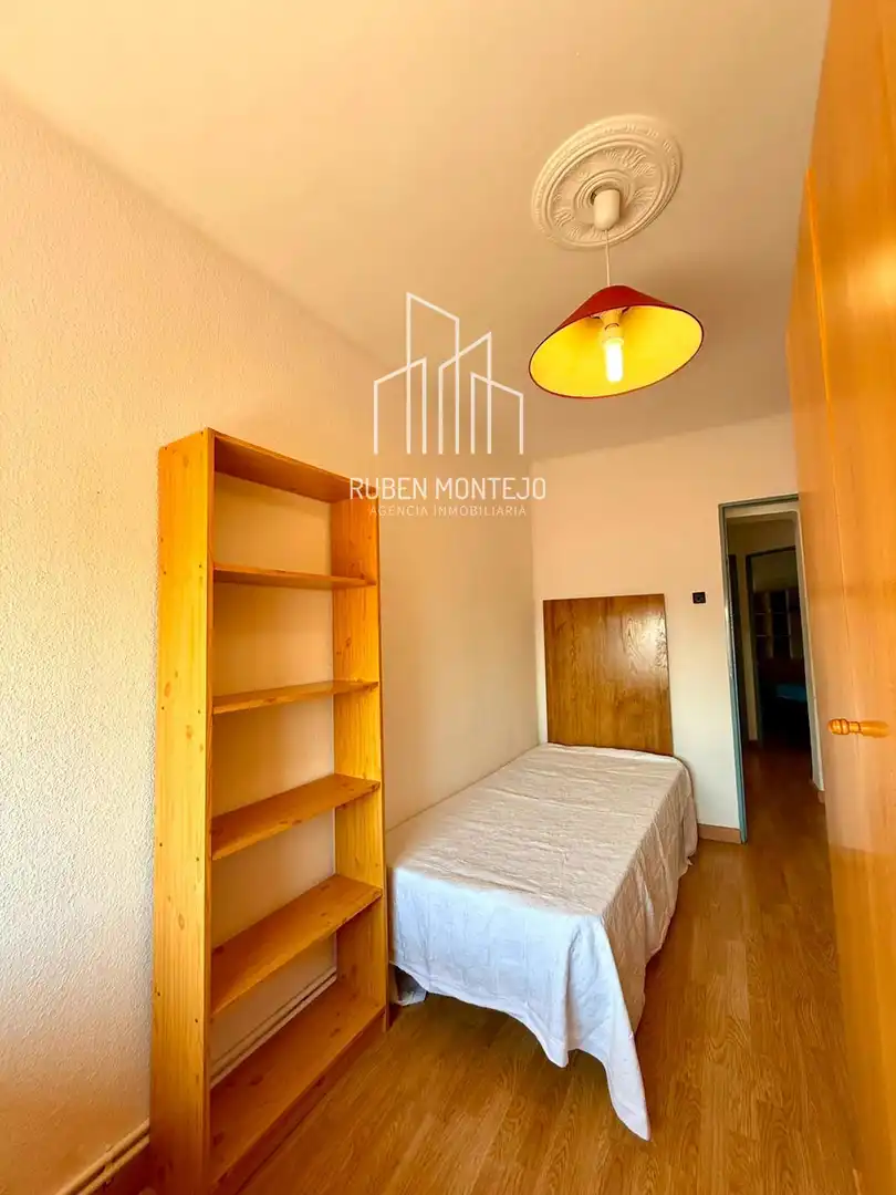 Bedroom of Flat for rent in Salamanca  with Heating, Terrace and Furnished