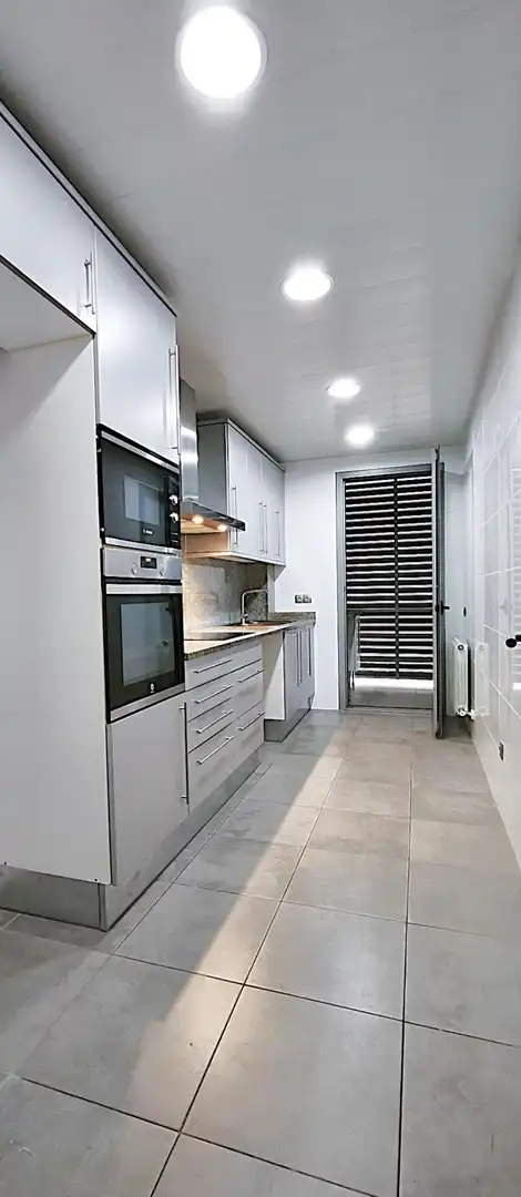 Küche von Wohnung zum Verkauf in Badalona mit Klimaanlage, Heizung und Parkett