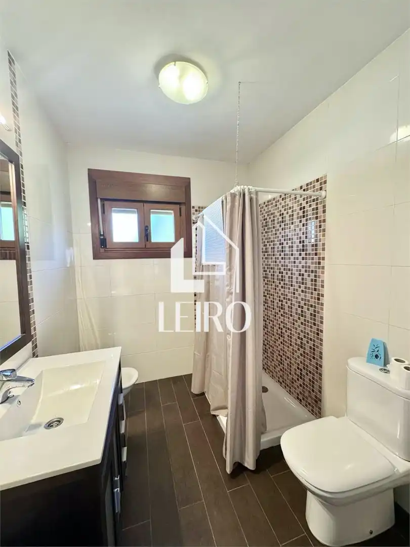 Baño de Casa o chalet en venta en Vilagarcía de Arousa con Calefacción, Jardín privado y Balcón