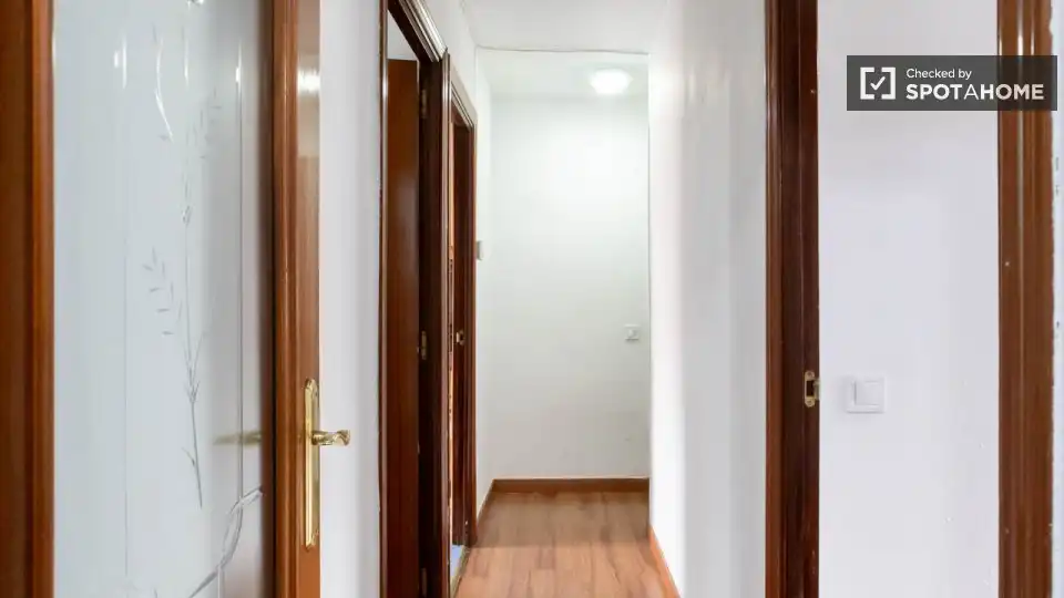 Flat for rent in Madrid  with Air Conditioner, Heating and Furnished