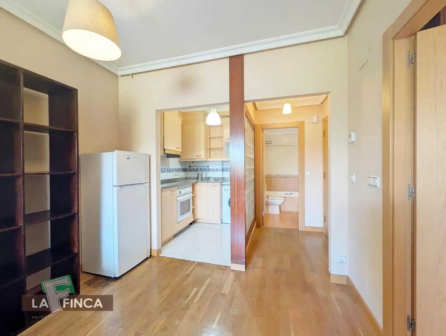 Cuina de Apartament en venda en Oviedo  amb Calefacció, Traster i Moblat
