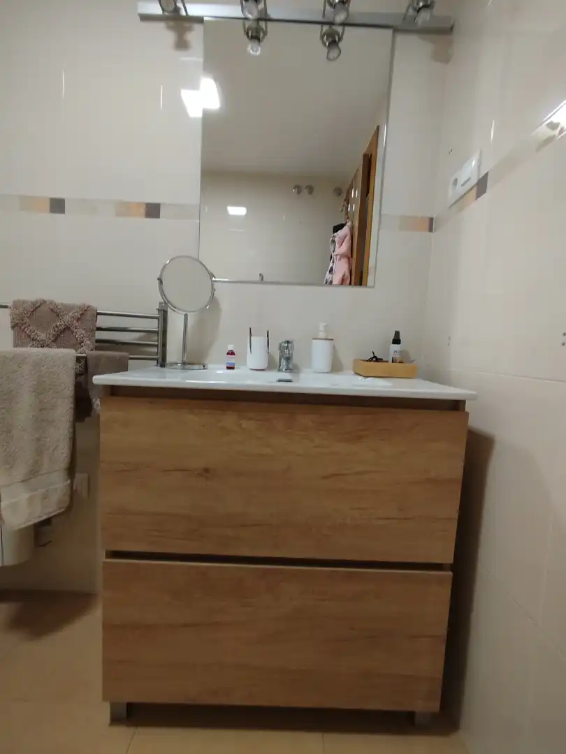 Badezimmer von Wohnung zum Verkauf in Vilallonga del Camp mit Klimaanlage, Heizung und Privatgarten