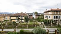 Vista exterior de Dúplex en venda en Getxo  amb Aire condicionat, Calefacció i Jardí privat