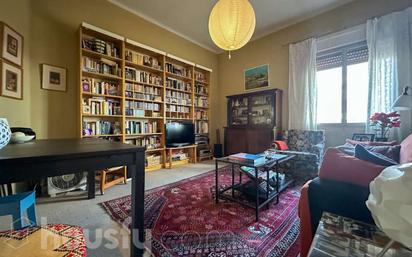 Living room of Flat for sale in  Madrid Capital  with Parquet flooring, Terrace and Furnished