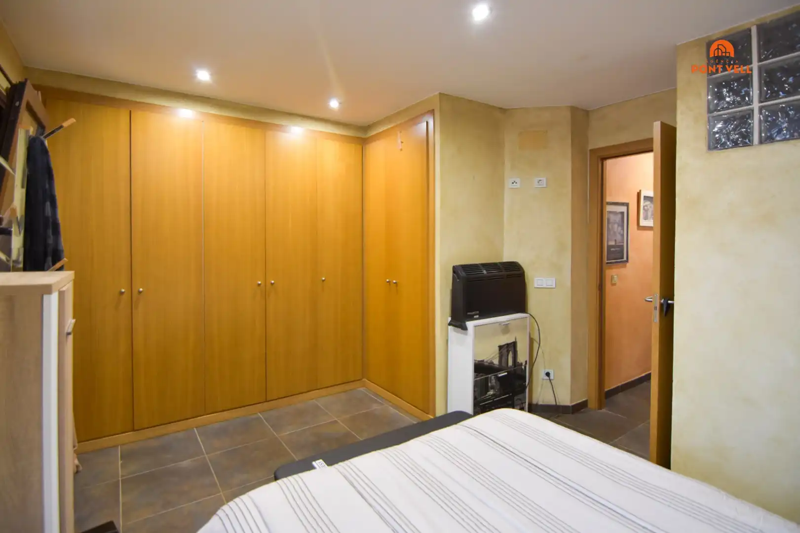 Schlafzimmer von Einfamilien-Reihenhaus zum Verkauf in La Bisbal d'Empordà mit Klimaanlage, Heizung und Terrasse