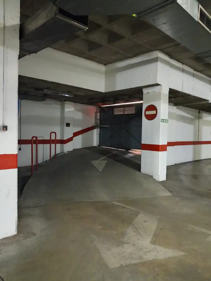 Einzelparkplatz mit Aufzug zum Verkauf in Carrer Biar 17, imagen 2