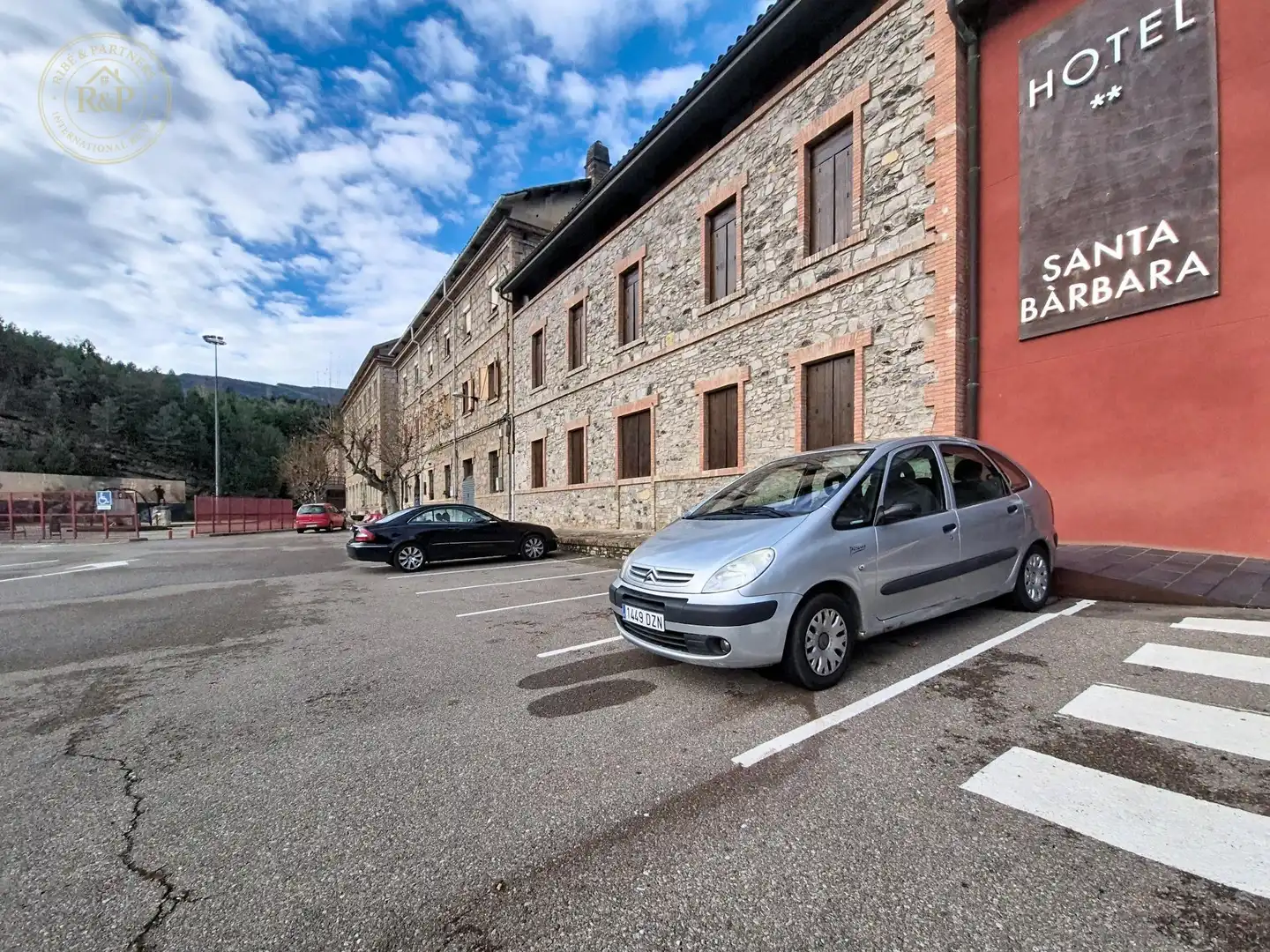 Parkplatz von Gebäude zum Verkauf in Cercs