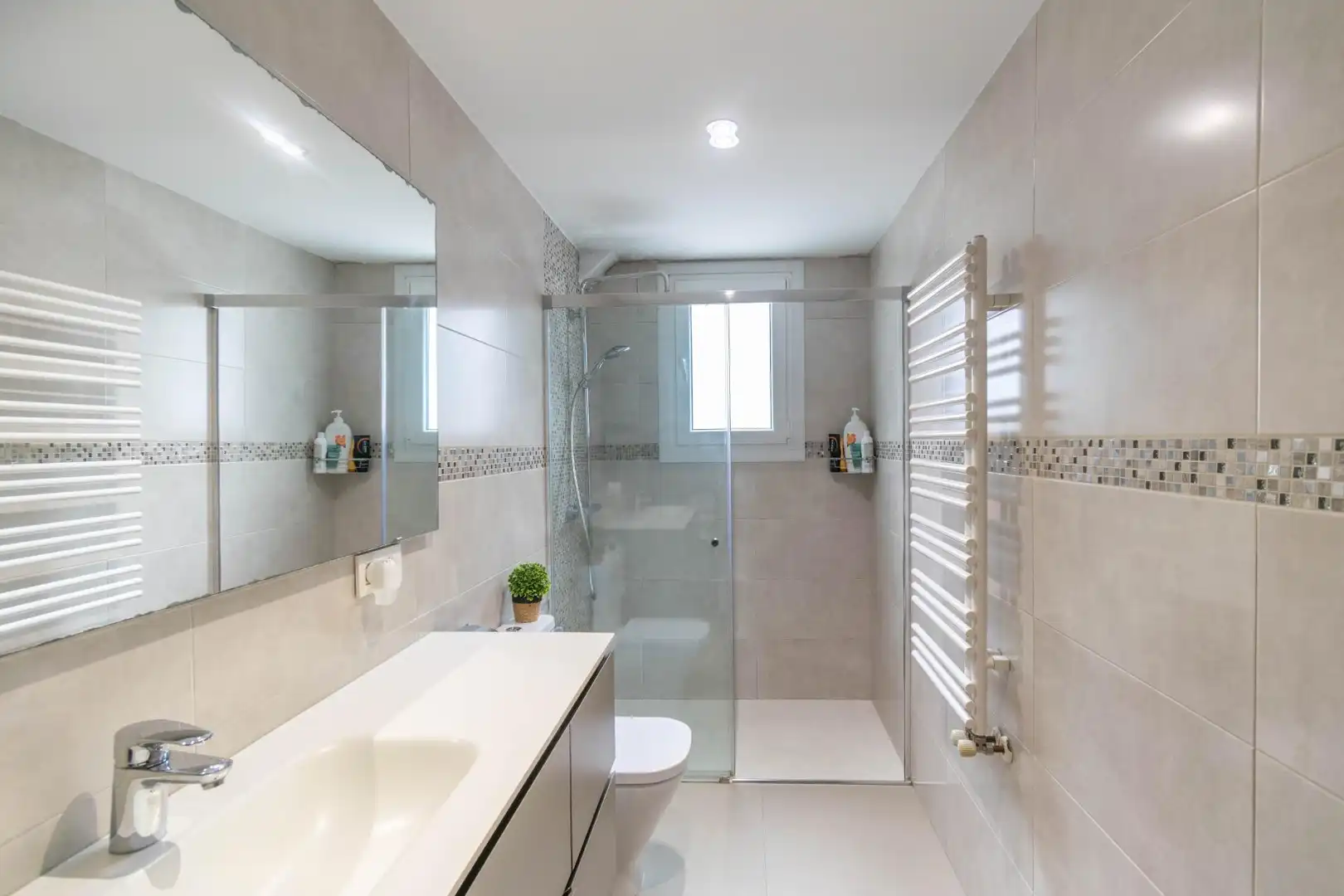 Baño de Piso en venta en  Pamplona / Iruña con Calefacción y Balcón