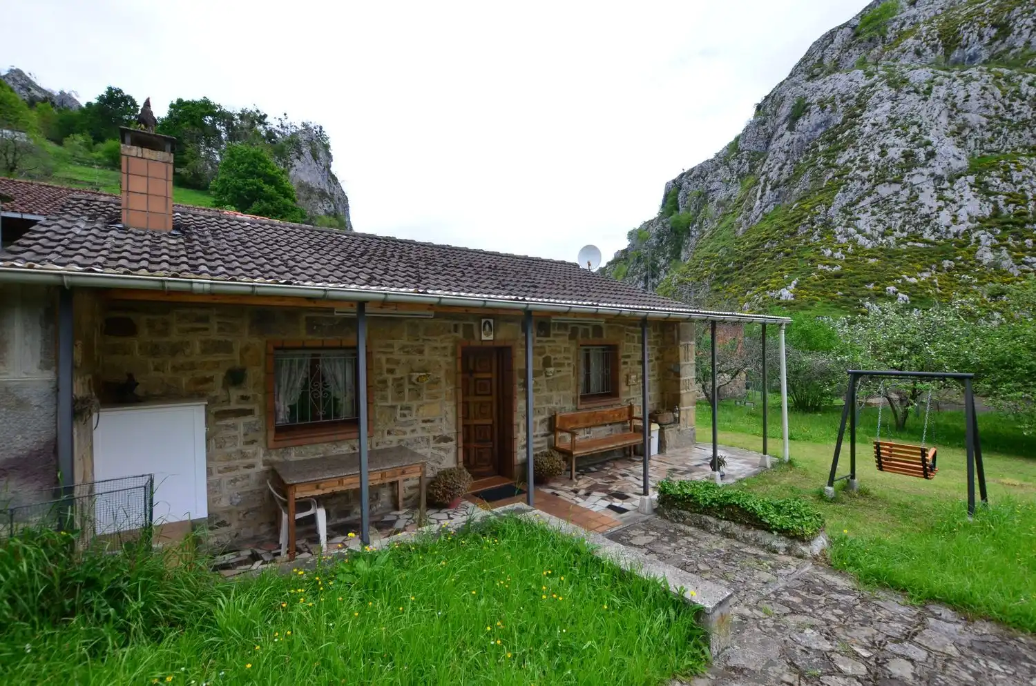 Jardí de Casa o xalet en venda en Piloña amb Calefacció, Terrassa i Traster