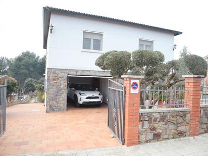 Vista exterior de Casa o xalet en venda en Lliçà d'Amunt amb Aire condicionat, Calefacció i Jardí privat