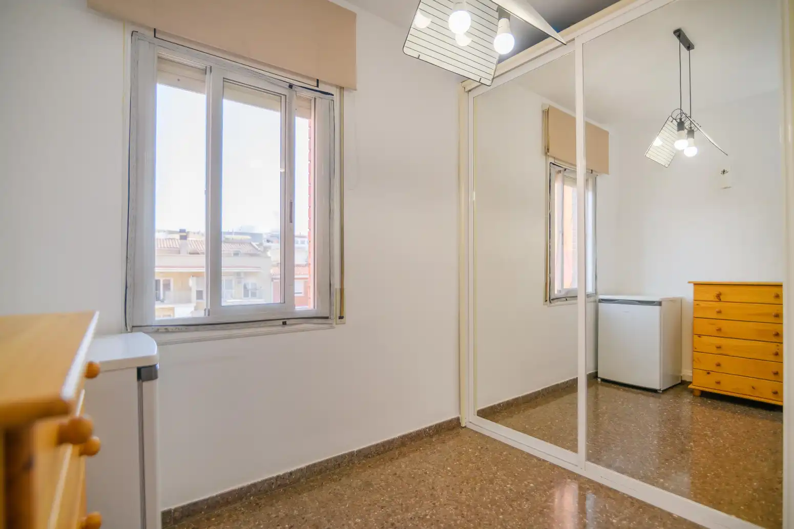 Dormitori de Pis en venda en Sant Boi de Llobregat amb Aire condicionat i Balcó