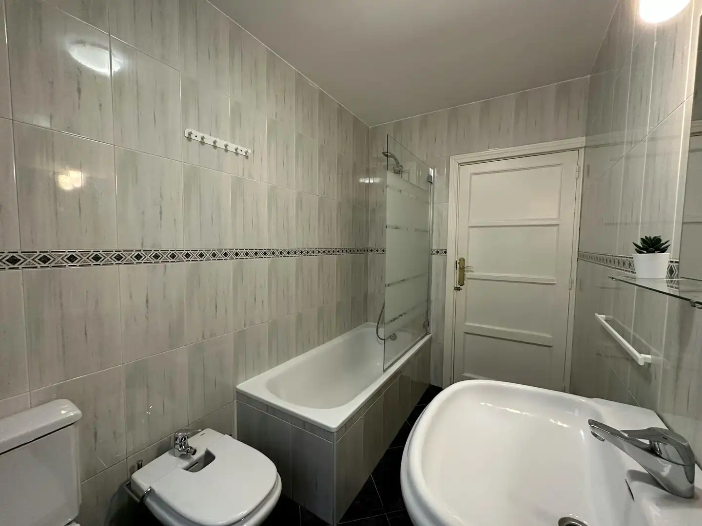 Bathroom of Flat for share in Madrid  with Heating and Furnished