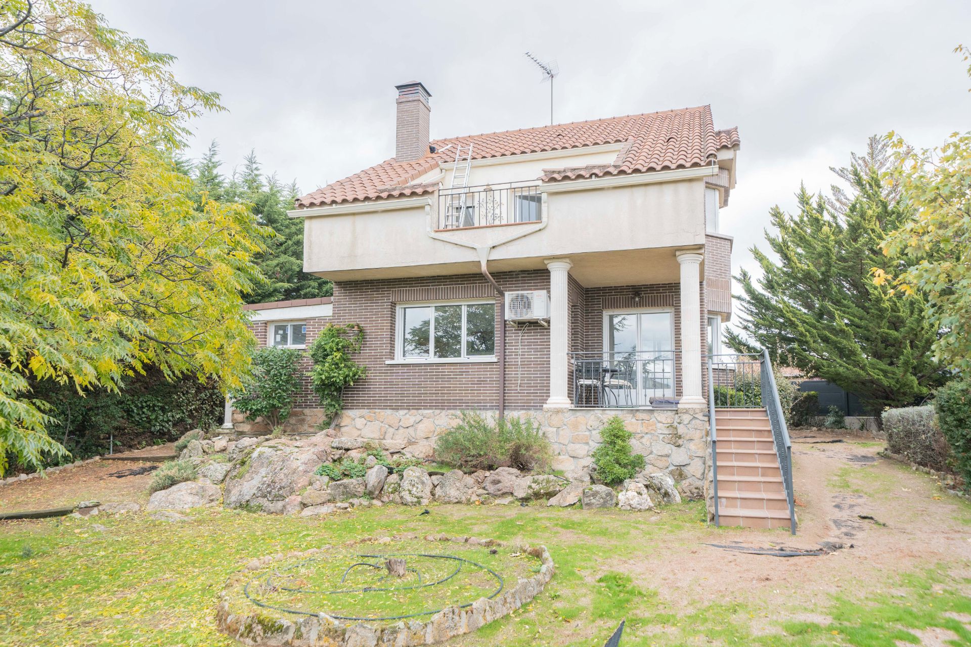 Exterior view of House or chalet for sale in Robledo de Chavela  with Air Conditioner, Heating and Private garden