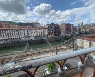 Vista exterior de Pis en venda en Bilbao  amb Balcó