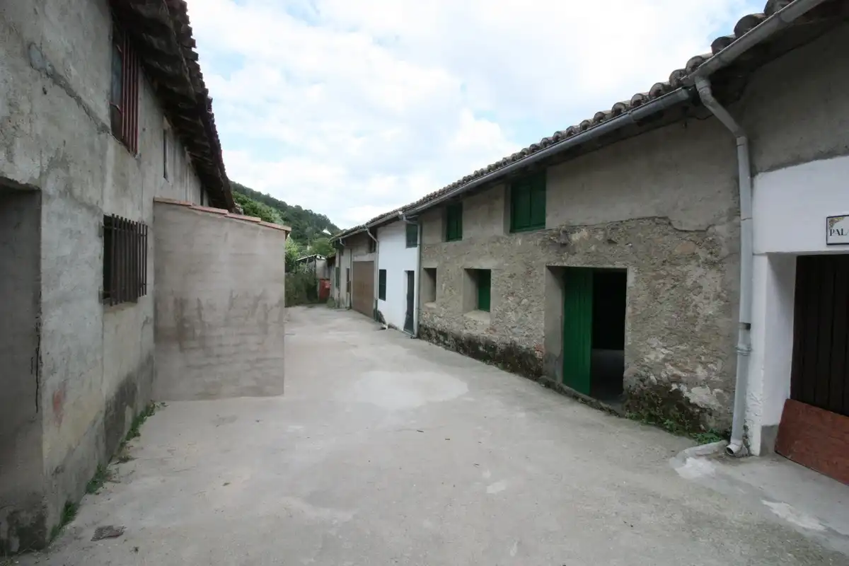Vista exterior de Finca rústica en venda en Guisando amb Balcó