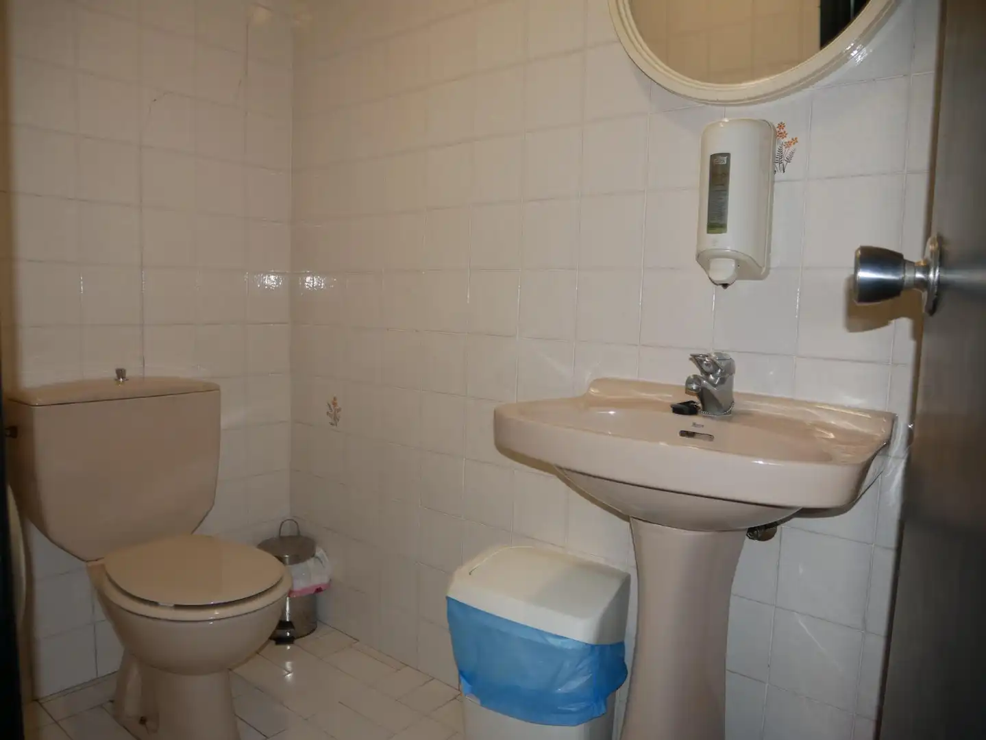 Badezimmer von Geschaftsraum zum Verkauf in Ugao- Miraballes