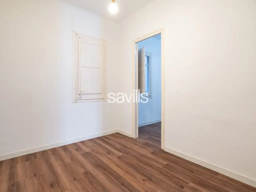 Dormitori de Apartament en venda en Barcelona amb Aire condicionat i Balcó