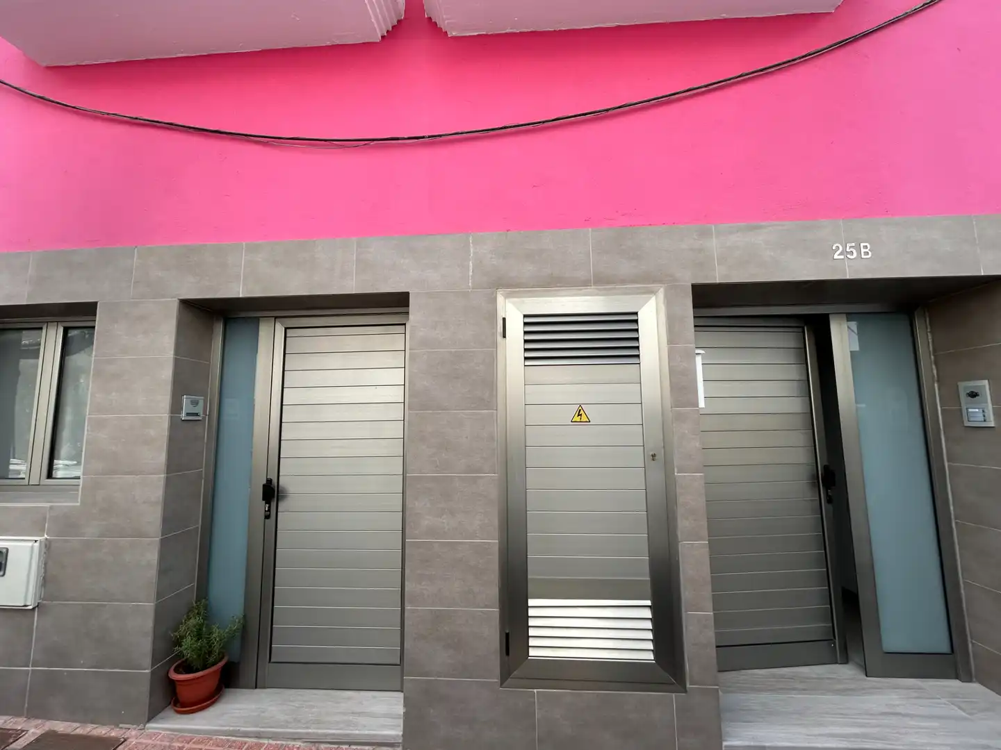 Vista exterior de Piso en venta en San Bartolomé de Tirajana con Aire acondicionado, Microondas y Balcón