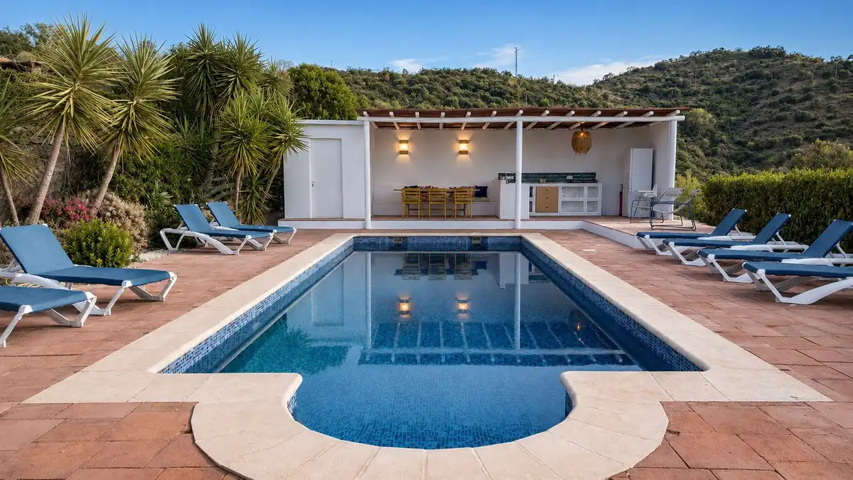 Casa rústica amb piscina en venda a Casabermeja