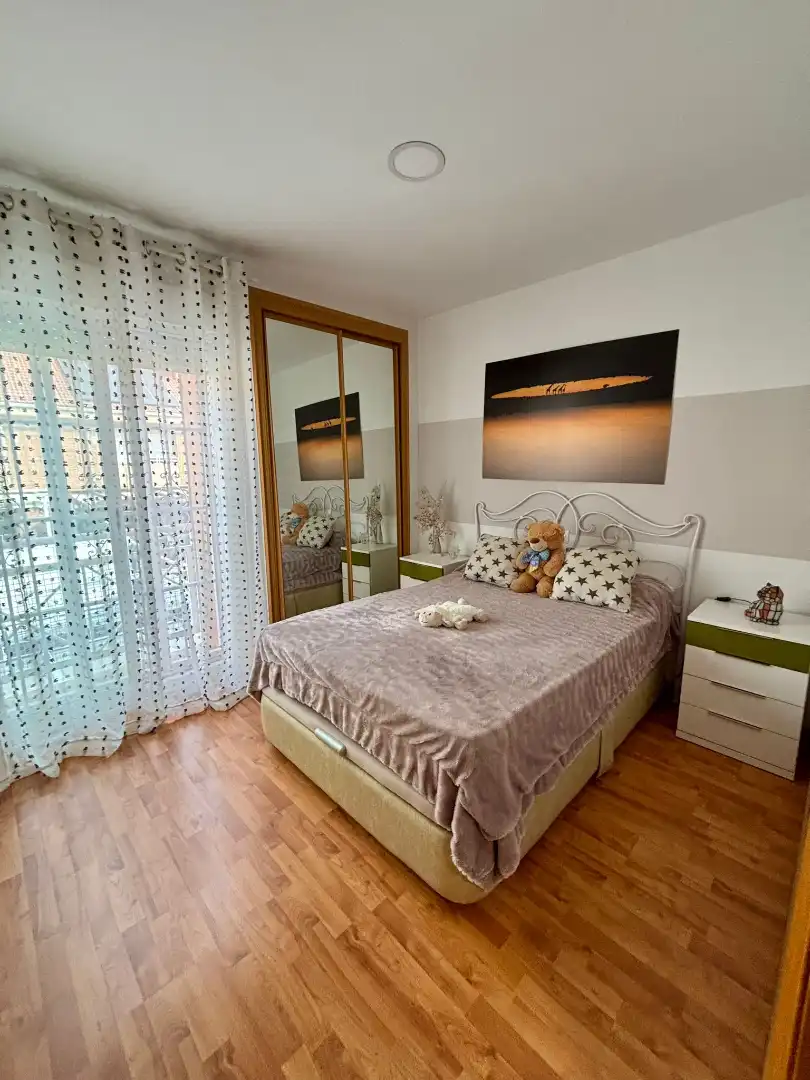 Habitación de Casa adosada en venta en Parla con Aire acondicionado, Calefacción y Jardín privado