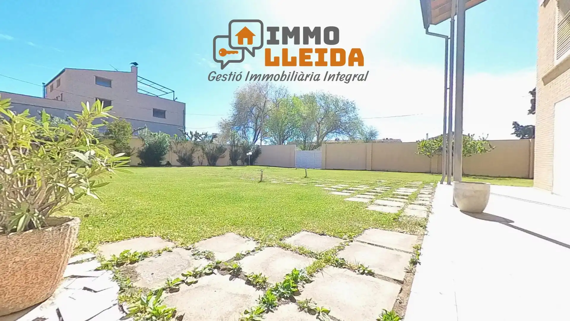 Vista exterior de Casa o xalet en venda en Tàrrega amb Calefacció, Terrassa i Moblat
