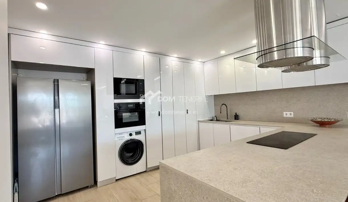 Cocina de Piso en venta en Adeje con Terraza, Piscina y Amueblado