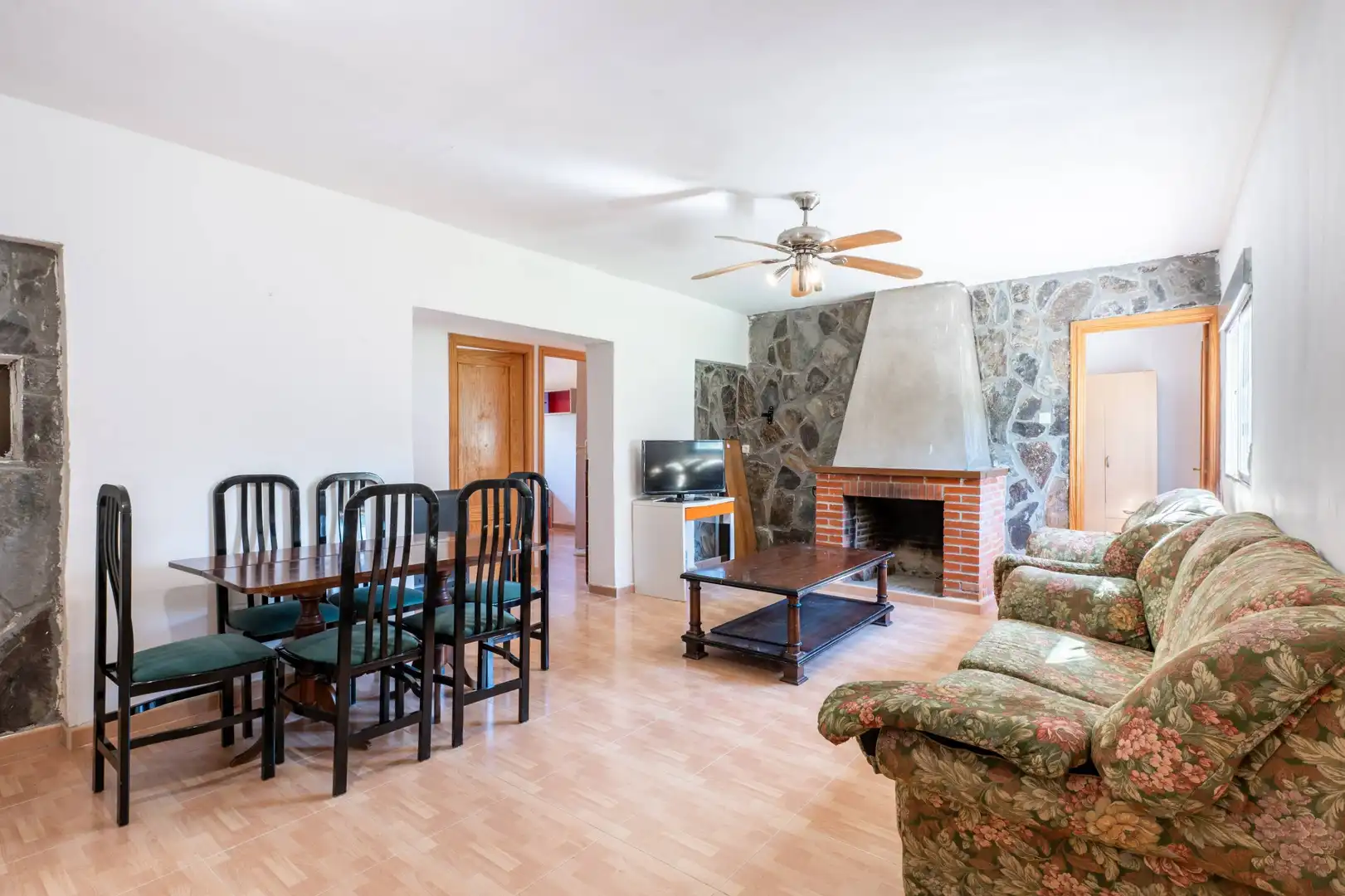 Sala de estar de Casa o chalet en venta en El Casar de Escalona con Calefacción, Terraza y Alarma