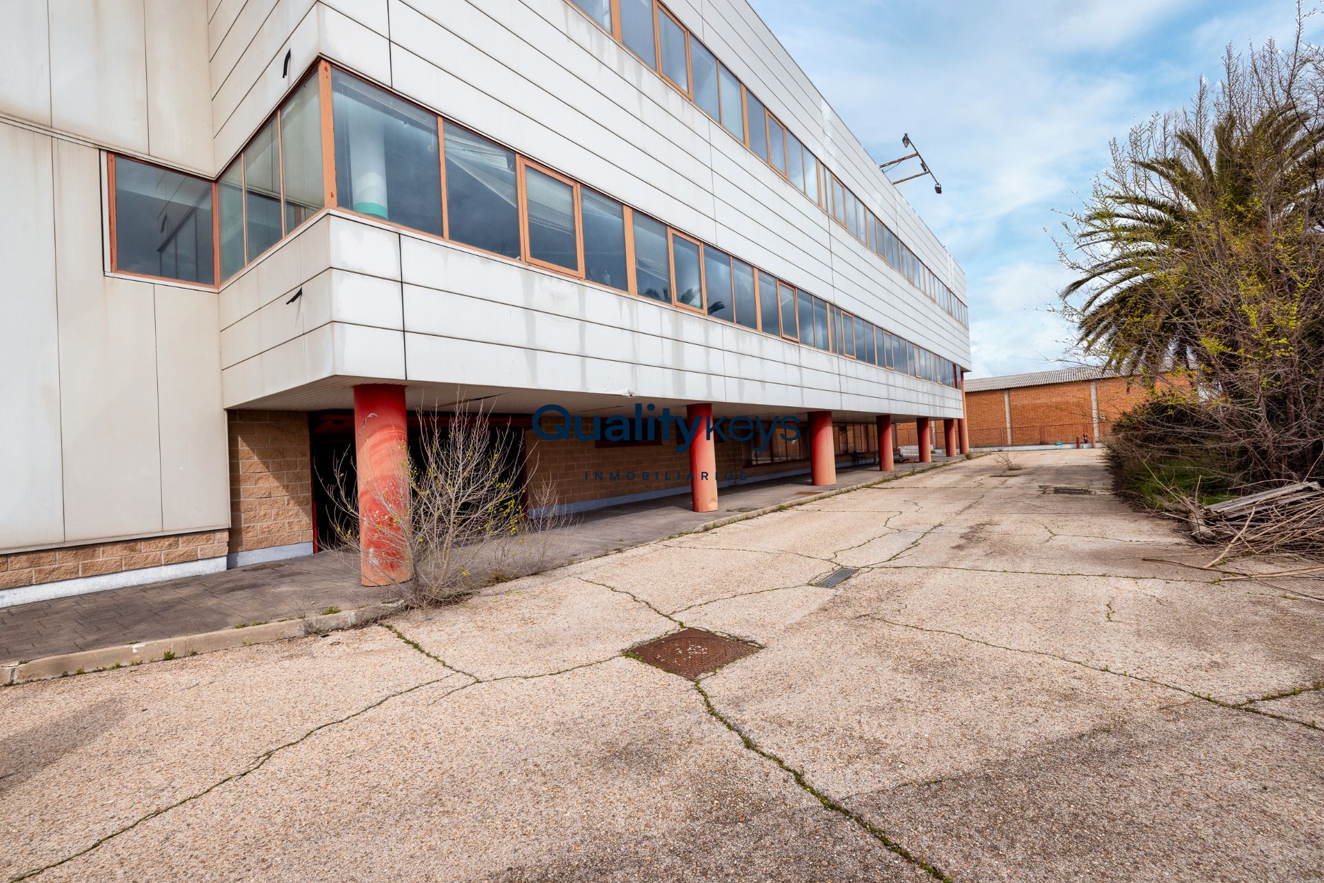 Vista exterior de Nave industrial en venta en Ajalvir con Calefacción y Alarma