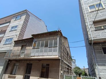 Casa con jardín en venta en Marcelo Macías 27