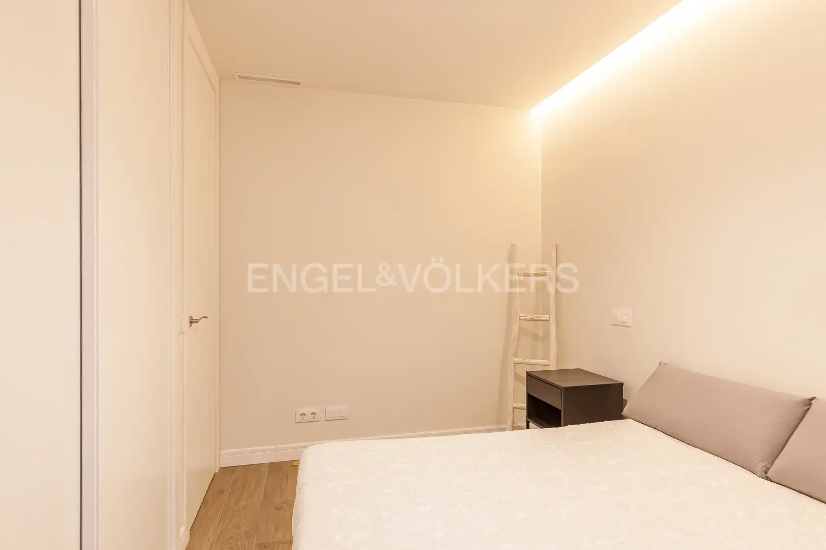 Schlafzimmer von Wohnung zur Miete in Madrid mit Klimaanlage, Heizung und Möbliert