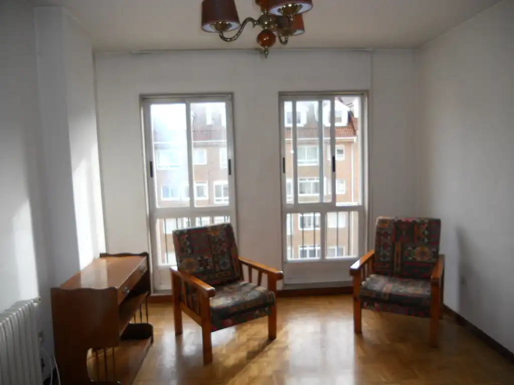 Sala de estar de Piso en venta en Ames con Calefacción, Trastero y Amueblado