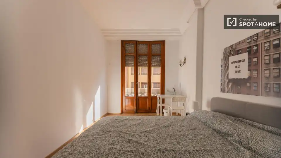 Habitación de Piso de alquiler en Valencia con Aire acondicionado, Calefacción y Amueblado