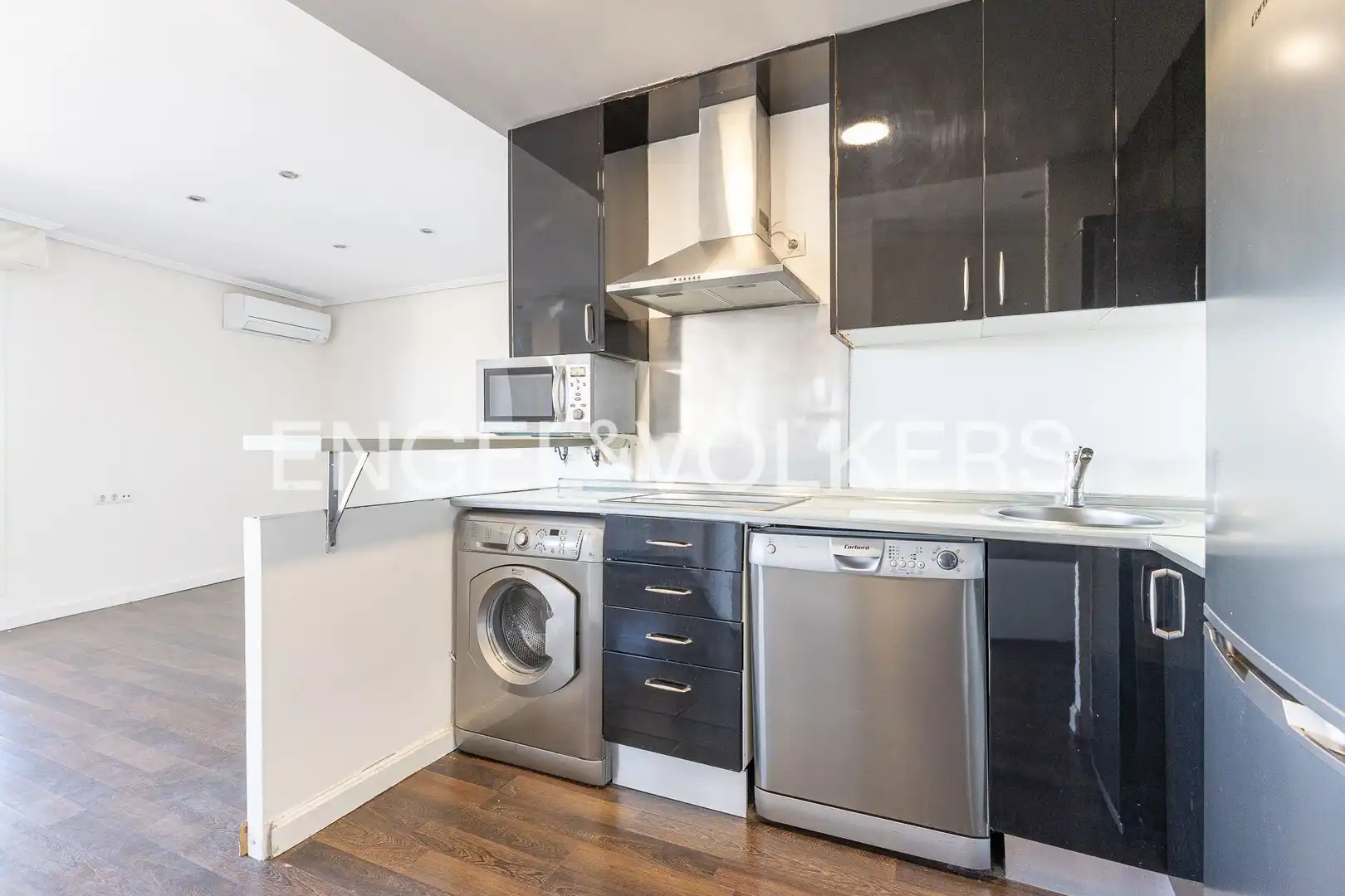 Kitchen of Flat for rent in Madrid  with Air Conditioner, Heating and Parquet flooring