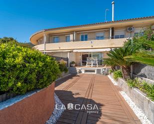 Terrassa de Casa adosada en venda en Castelldefels amb Aire condicionat, Piscina i Balcó